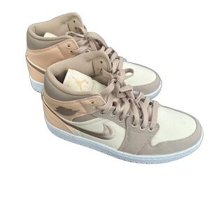 WOMEN'S AIR JORDAN 1 MID SE Sz 8